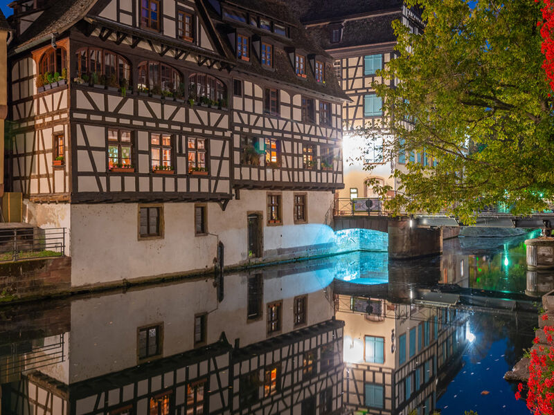 İzmir`den Direkt Hareket Görkemli Rüya Üçgeni Almanya - Fransa - İsviçre 3 Gece - SunExpress ile (2026 Yaz Dönemi) AT1290