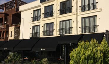 8 Rooms Hotel