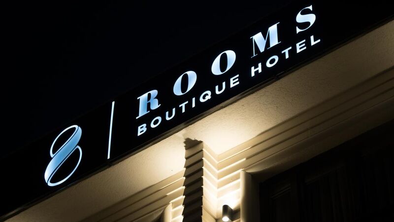 8 Rooms Hotel