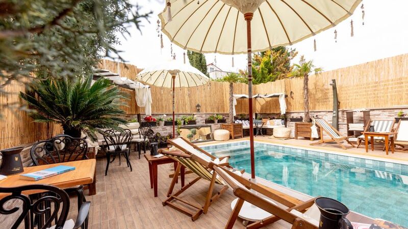 Parna Hotel