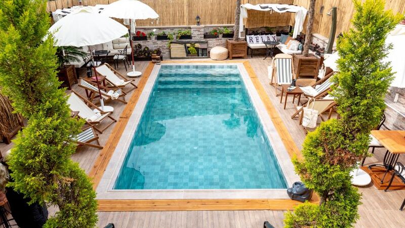 Parna Hotel