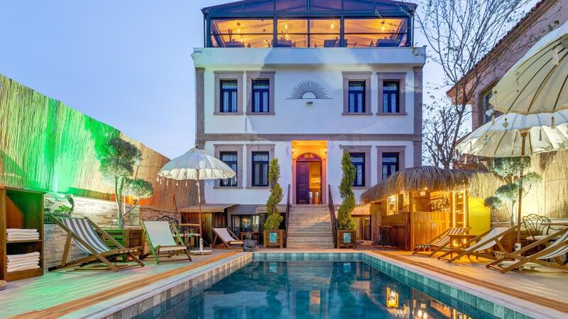 Parna Hotel