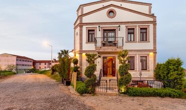 Parna Hotel