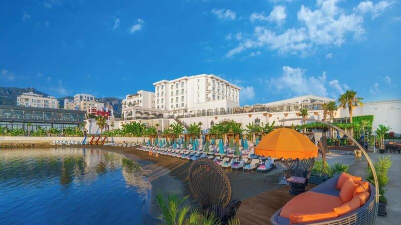 Les Ambassadeurs Hotel