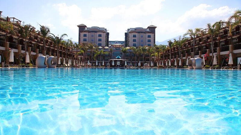 Cratos Premium Hotel & Port & SPA
