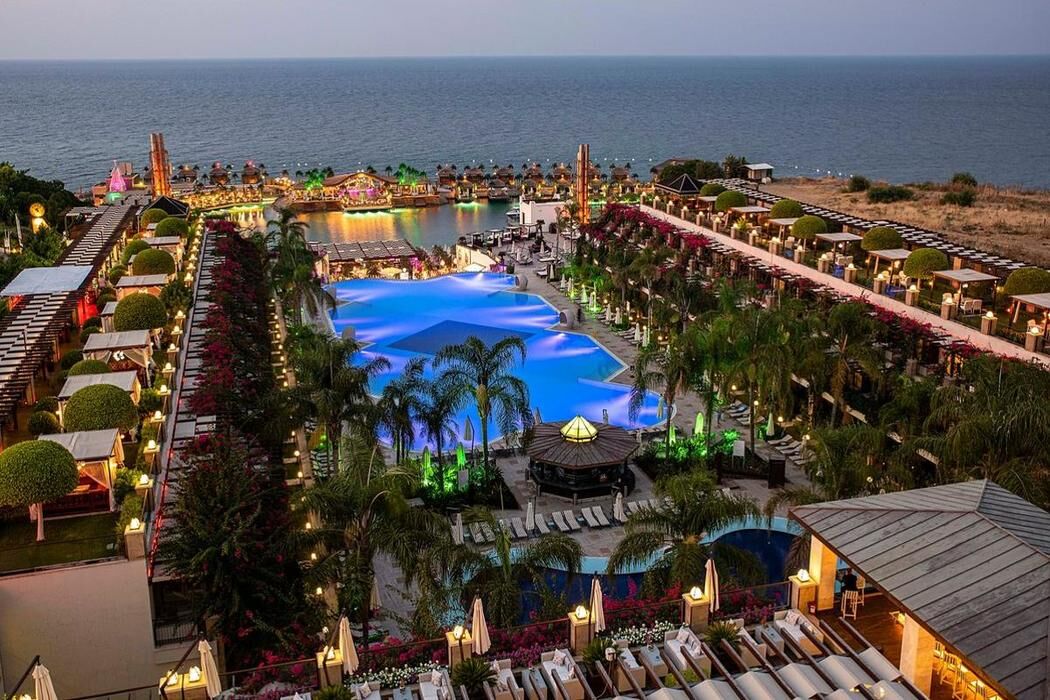 Cratos Premium Hotel & Port & SPA