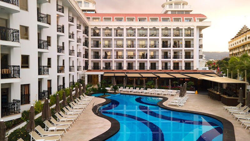 Blue Marlin Deluxe Spa & Resort