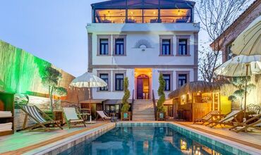 Parna Hotel
