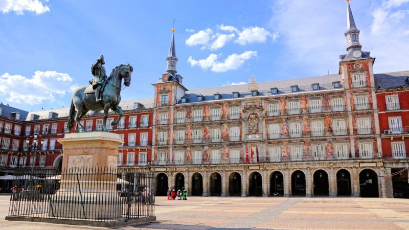 Madrid & Barselona Noel Pazarları Turu AJet Hy. ile Girona Şehir Turu Dahil (ABC- GRO)