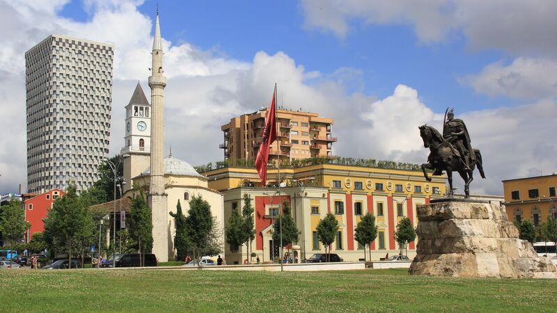 Kosovalı Büyük Balkanlar Kurban Bayramı Özel  AJet ile Extra Turlar ve Akşam Yemekleri Dahil PRN-PRN