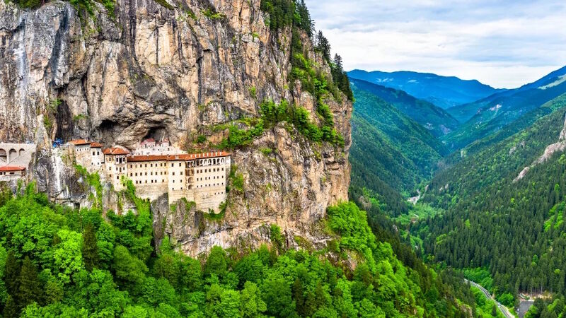 Uçaklı Karadeniz Yaylalar ve Batum Turu İzmir Çıkışlı