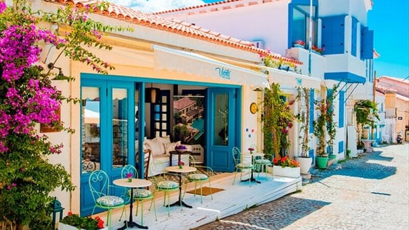 Salda Gölü Pamukkale Çeşme Alaçatı Turu | 1 Gece Otel Konaklamalı